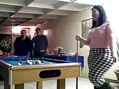 Як pawg бозӣ дар ҳавзи!